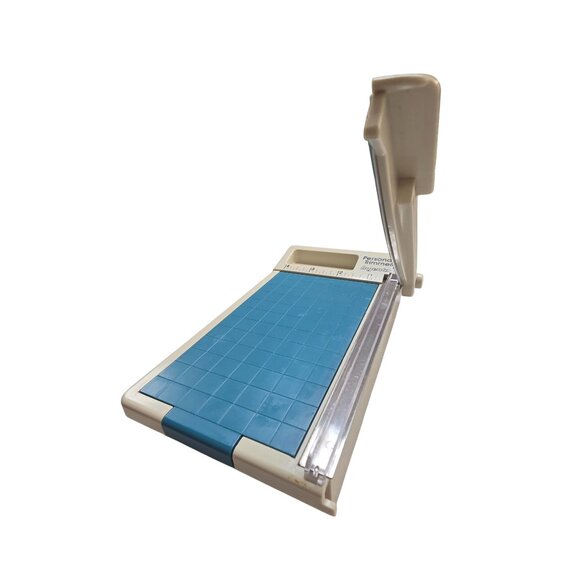 Ingento Personal Trimmer With Storage Trays & Box - Picture 9 of 12